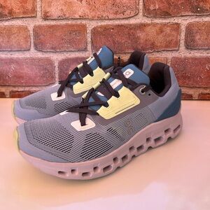 On cloudstratus 39.98658 chambray lavender women’s Sz 6.5